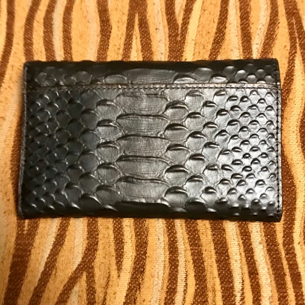 ⚠️LAST ONE⚠️Coach tri-fold wallet blue python look - Picture 3 of 6